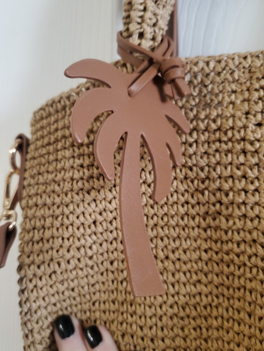 HAUTE HIPPIE NWT WOVEN STRAW CROSSBODY SHOULDER. PALM LEAF CHARM. BEACHY - Picture 3 of 6